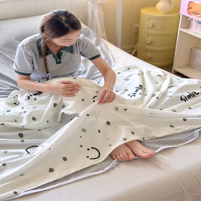 91家纺网 家纺一手货源 找家纺 Sweet dreams甜梦 2025新款全棉纯棉卡通印花睡袋酒店一体式全棉旅行睡袋 波点笑脸