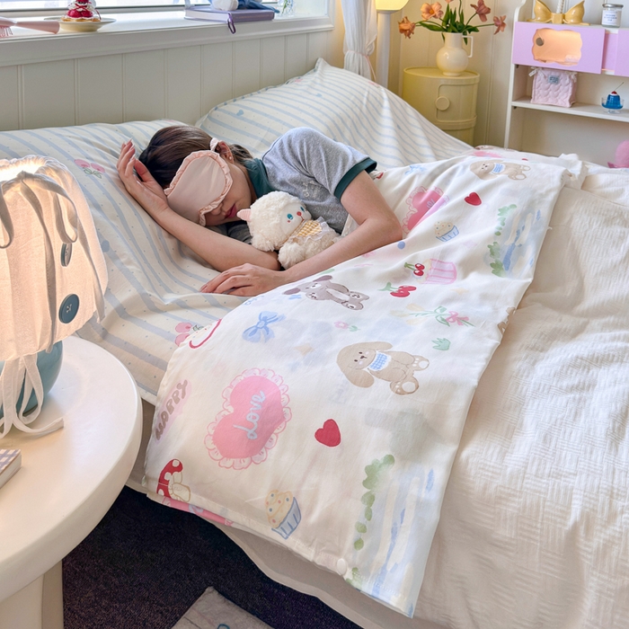 91家纺网 家纺一手货源 找家纺 Sweet dreams甜梦 2025新款全棉纯棉卡通印花睡袋酒店一体式全棉旅行睡袋 蛋糕小熊