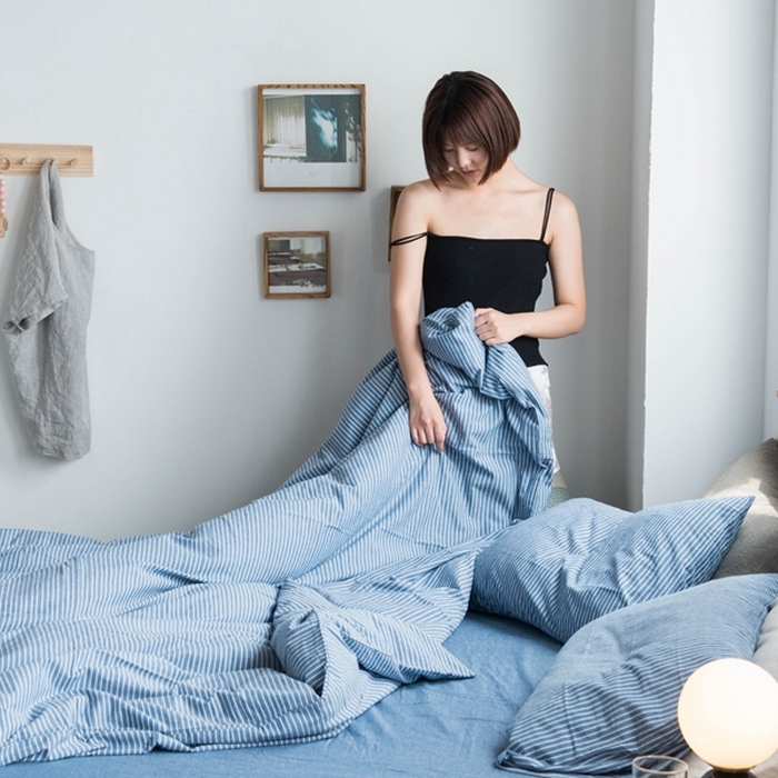 91家纺网 家纺一手货源 找家纺 尚品本色2025年新款简约风全棉水洗棉格子条纹系列四件套 牛仔蓝细条