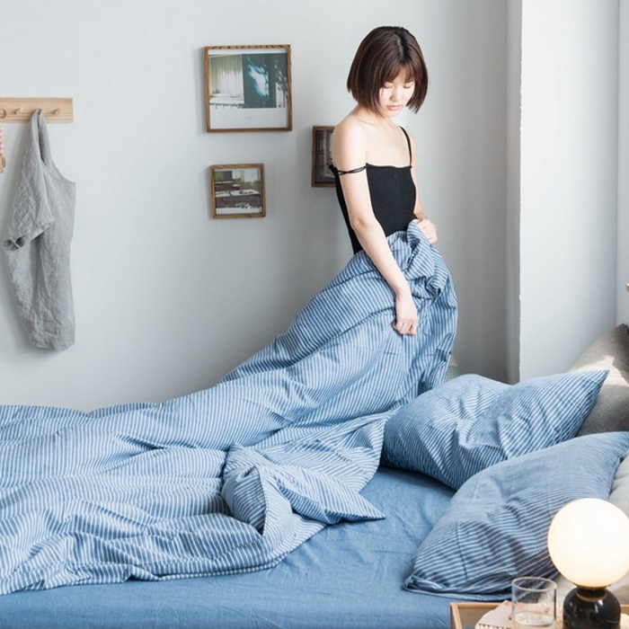 91家纺网 家纺一手货源 找家纺 尚品本色2025年新款简约风全棉水洗棉格子条纹系列四件套 牛仔蓝细条