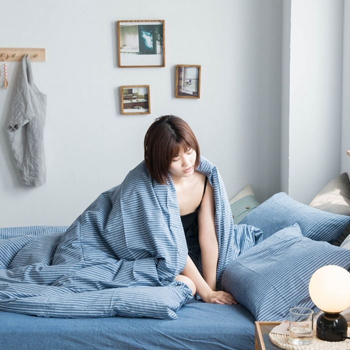 91家纺网 家纺一手货源 找家纺 尚品本色2025年新款简约风全棉水洗棉格子条纹系列四件套 牛仔蓝细条