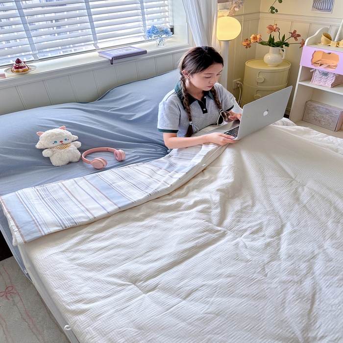 91家纺网 家纺一手货源 找家纺 Sweet dreams甜梦 2025新款全棉纯棉卡通印花睡袋酒店一体式全棉旅行睡袋 时尚条纹