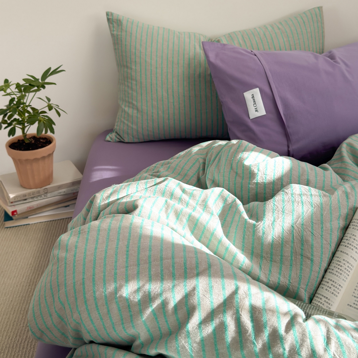 91家纺网 家纺一手货源 找家纺 玖弘家居 2025新款全棉纯棉水洗棉五色条纹混搭单床笠 混搭绿紫条