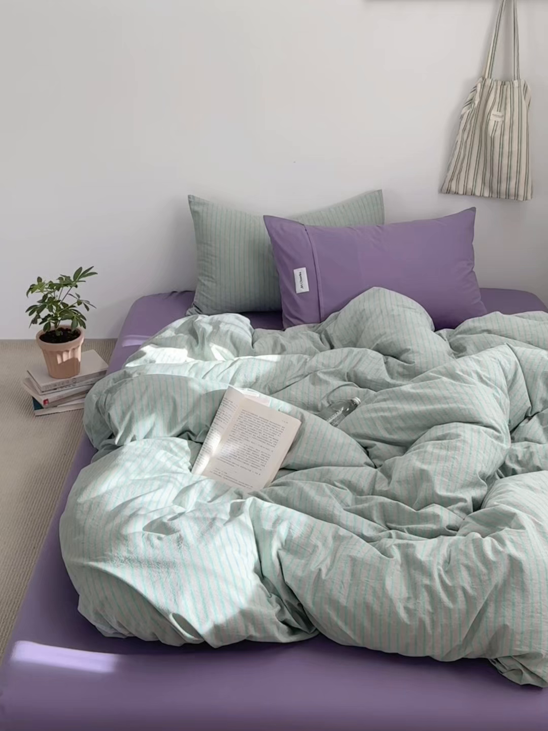 91家纺网 家纺一手货源 找家纺 玖弘家居 2025新款全棉纯棉水洗棉五色条纹混搭单床笠 混搭绿紫条