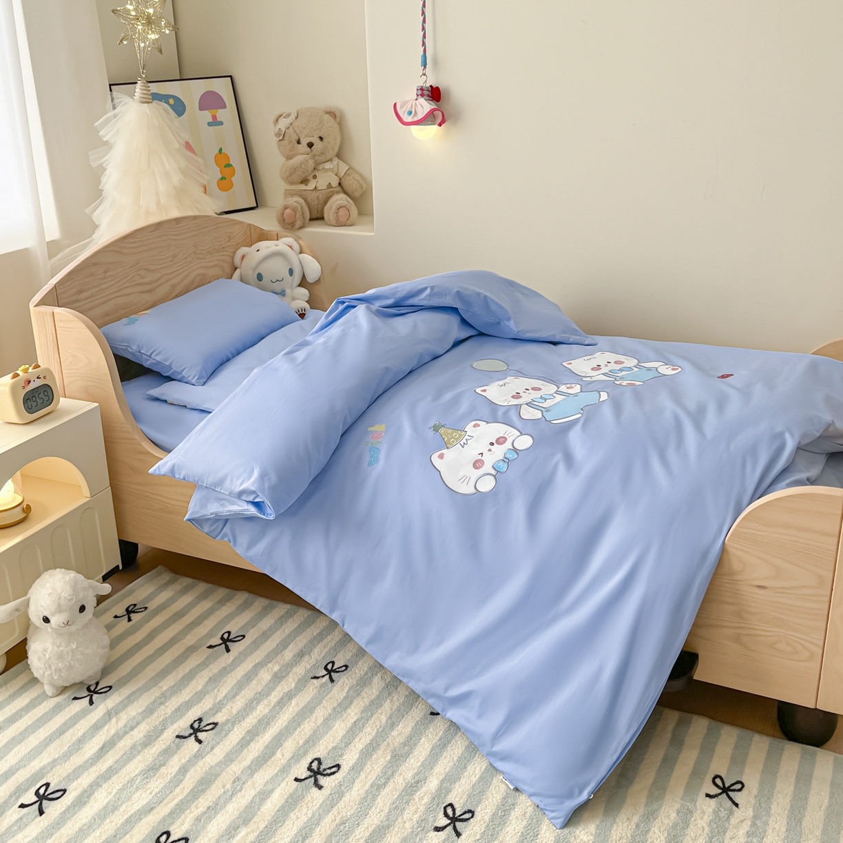 91家纺网 家纺一手货源 找家纺 柔享家（原芷澜家纺）2025新款全棉高端贴布刺绣幼儿园套件儿童三件套被子被芯婴童宝宝六件套七件套 气球小猫