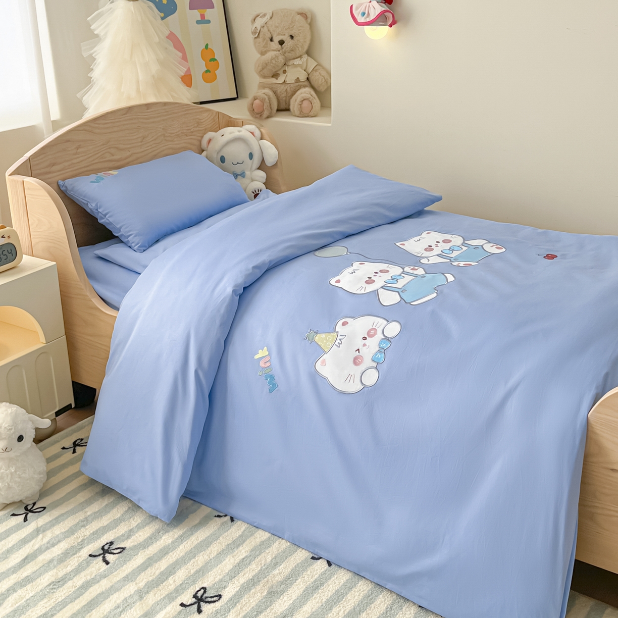 91家纺网 家纺一手货源 找家纺 柔享家（原芷澜家纺）2025新款全棉高端贴布刺绣幼儿园套件儿童三件套被子被芯婴童宝宝六件套七件套 气球小猫