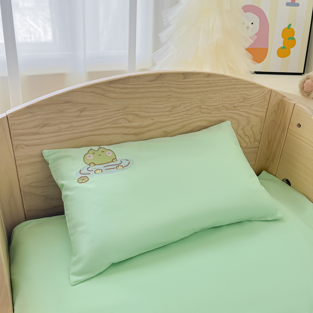 91家纺网 家纺一手货源 找家纺 柔享家（原芷澜家纺）2025新款全棉高端贴布刺绣幼儿园套件儿童三件套被子被芯婴童宝宝六件套七件套 青蛙戏水