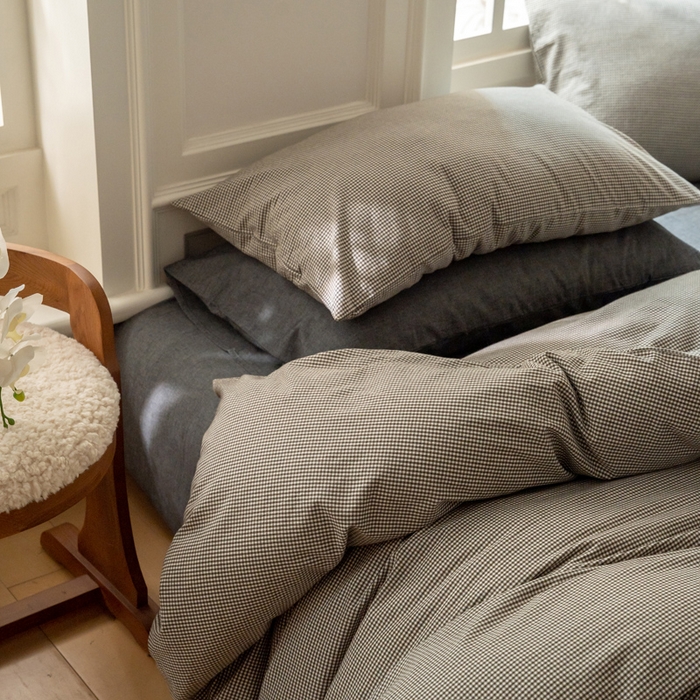 91家纺网 家纺一手货源 找家纺 玖弘家居 2025新款全棉纯棉水洗棉细格单床笠 黑咖细格