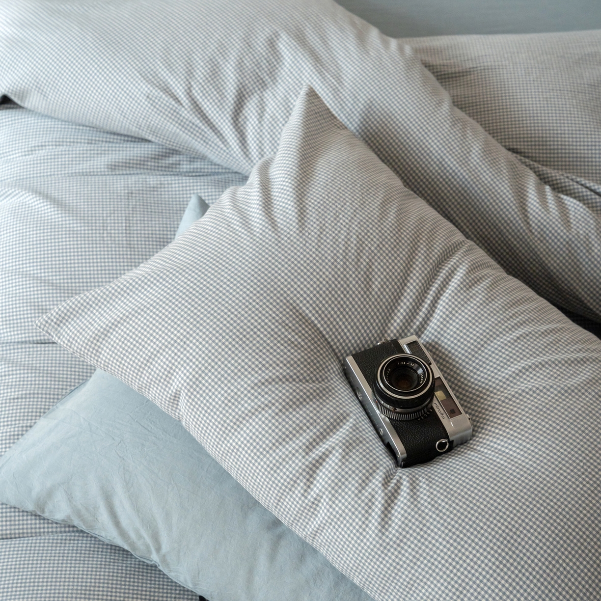 91家纺网 家纺一手货源 找家纺 玖弘家居 2025新款全棉纯棉水洗棉细格枕套单品 蓝灰细格