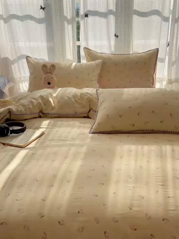 91家纺网 家纺一手货源 找家纺 瑞莱 2025开学季全棉印花贝壳边四件套 樱桃甜趣-黄