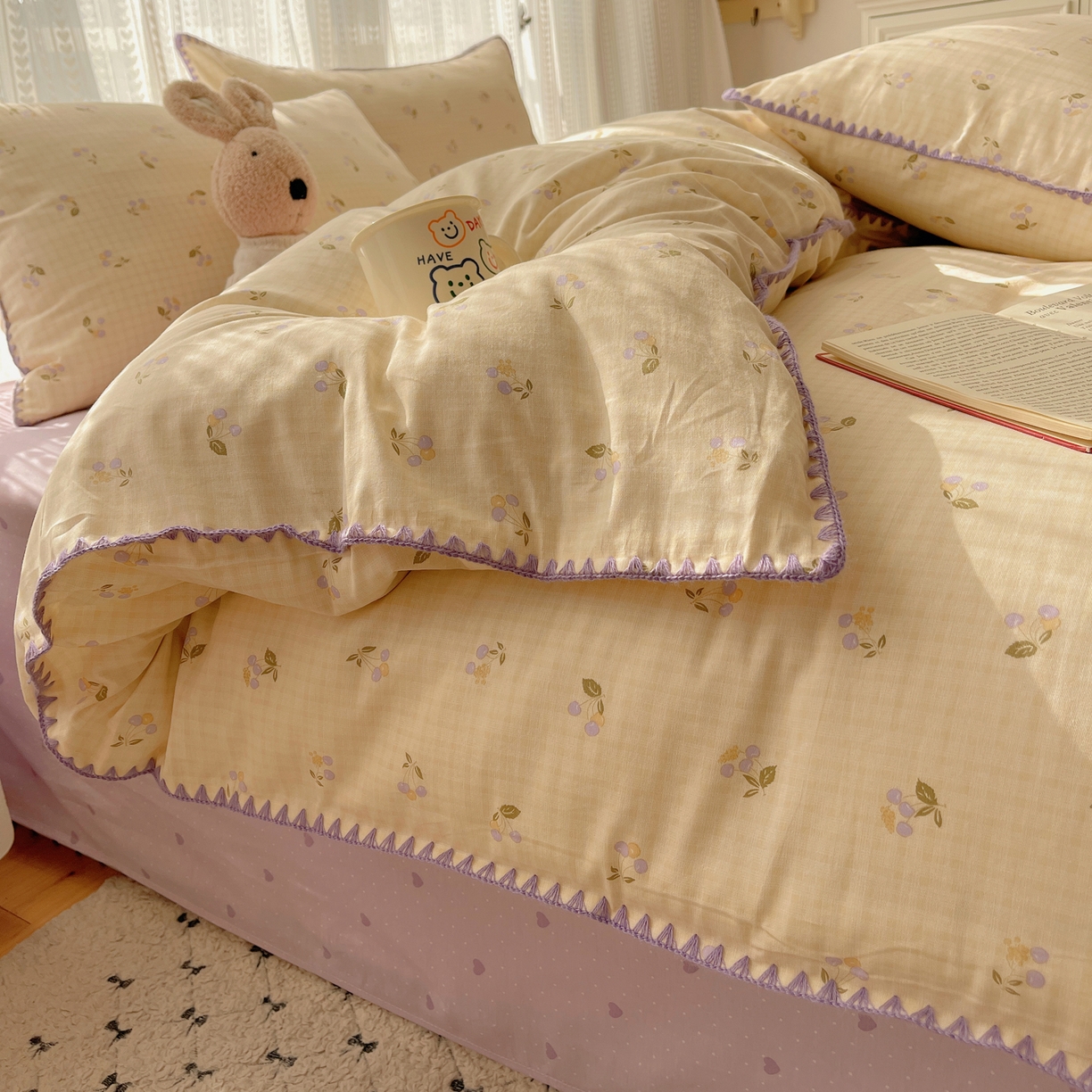 91家纺网 家纺一手货源 找家纺 瑞莱 2025开学季全棉印花贝壳边四件套 樱桃甜趣-黄