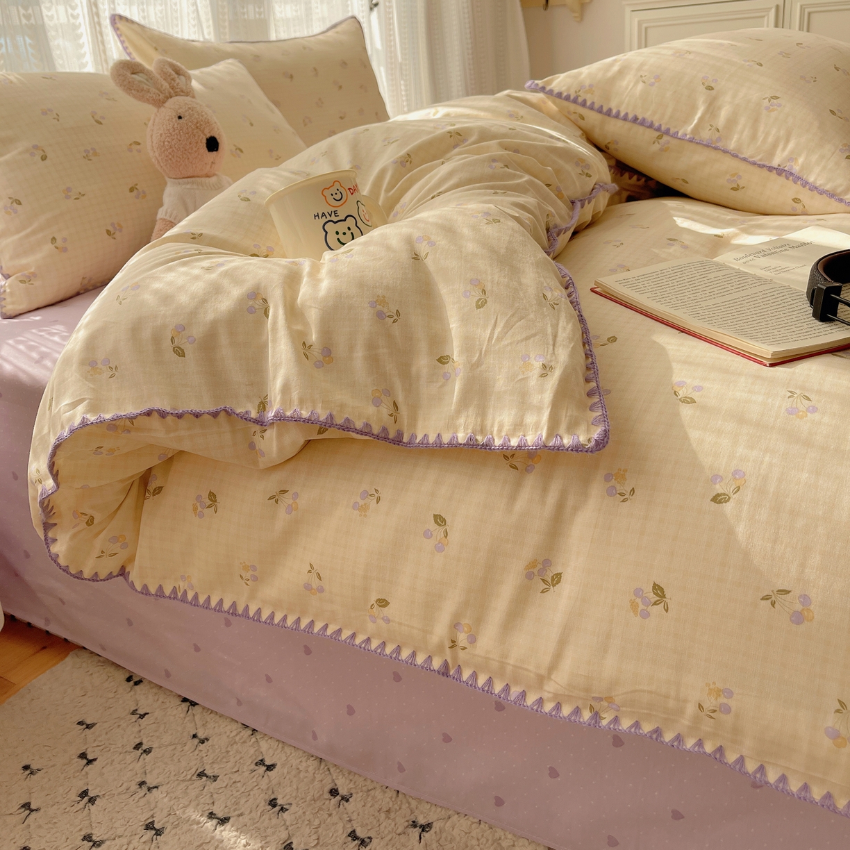 91家纺网 家纺一手货源 找家纺 瑞莱 2025开学季全棉印花贝壳边四件套 樱桃甜趣-黄