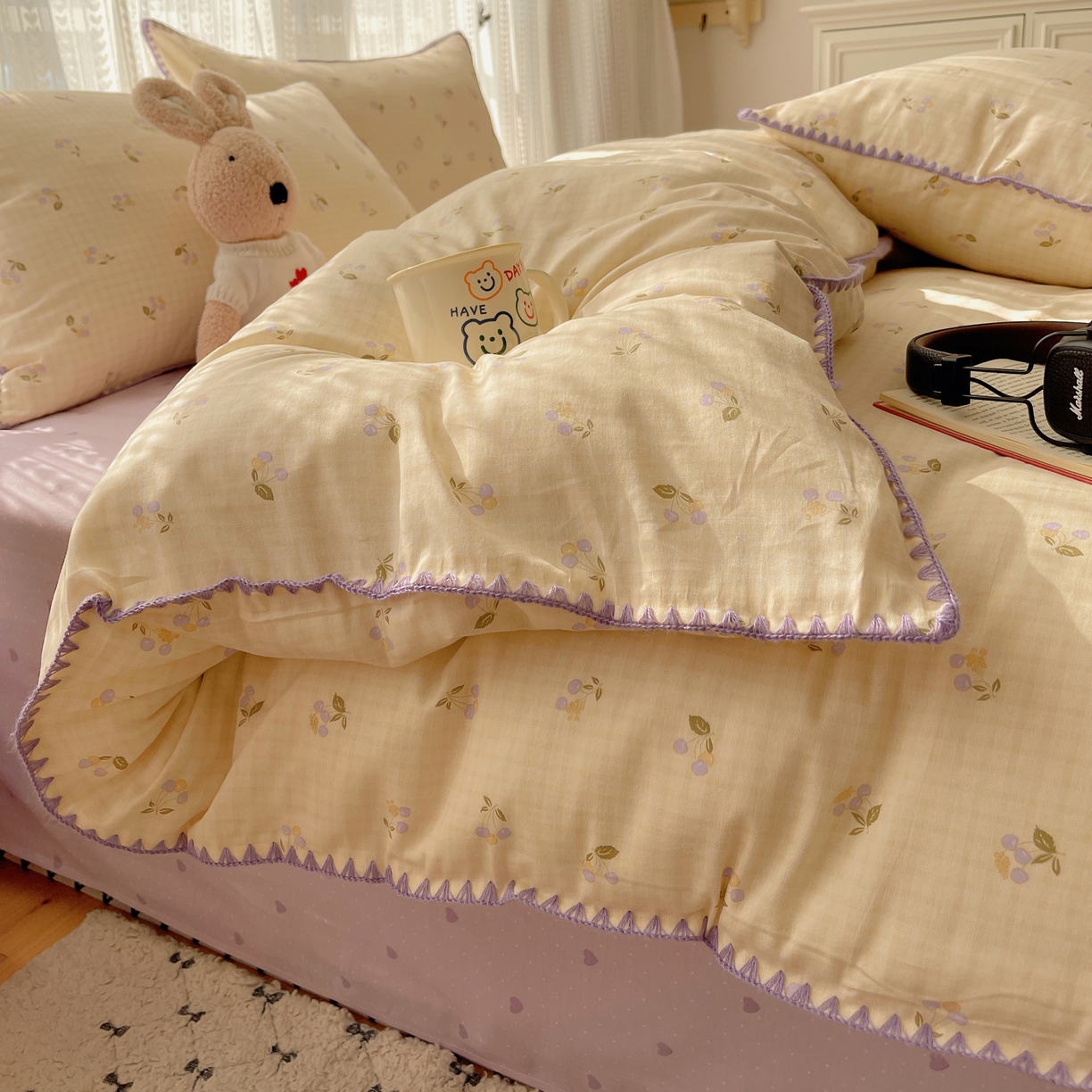 91家纺网 家纺一手货源 找家纺 瑞莱 2025开学季全棉印花贝壳边四件套 樱桃甜趣-黄