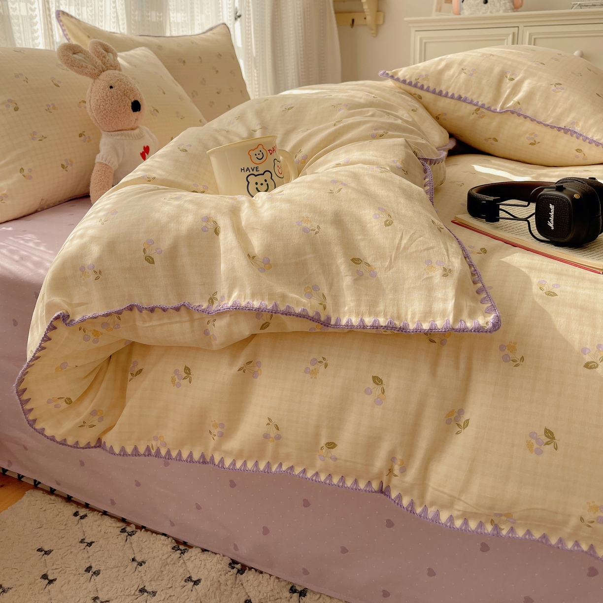 91家纺网 家纺一手货源 找家纺 瑞莱 2025开学季全棉印花贝壳边四件套 樱桃甜趣-黄