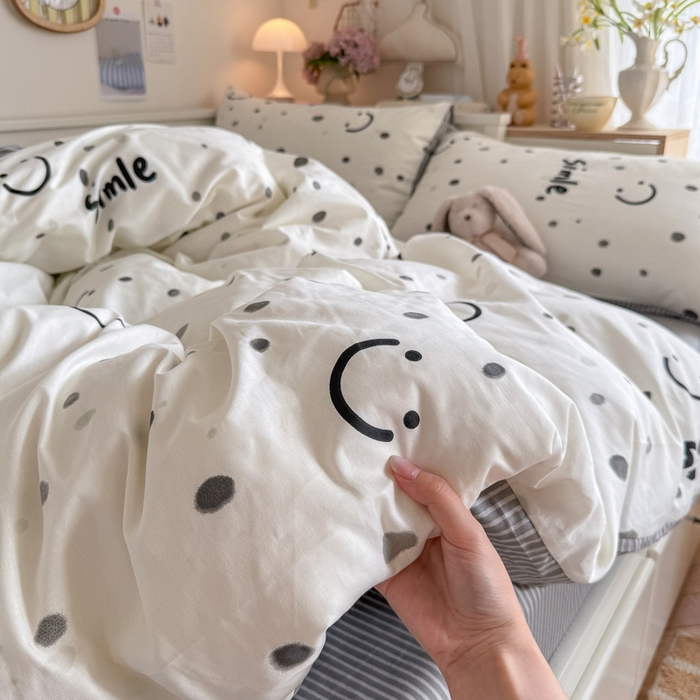 91家纺网 家纺一手货源 找家纺 Sweet dreams甜梦 2025新款卡通小清新全棉四件套 波点笑脸