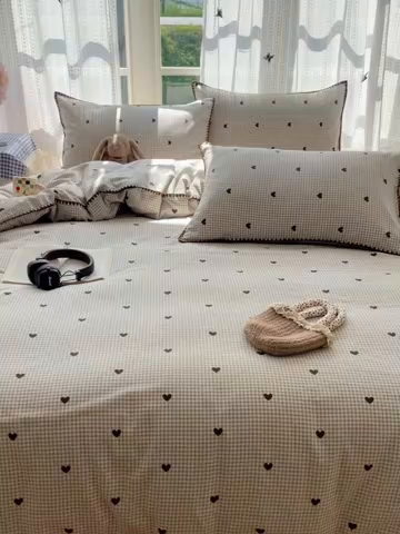 91家纺网 家纺一手货源 找家纺 瑞莱 2025开学季全棉印花贝壳边四件套 奶昔格