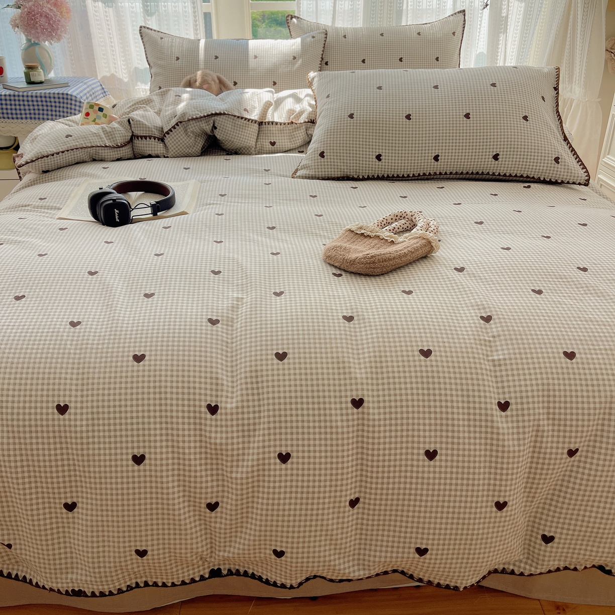 91家纺网 家纺一手货源 找家纺 瑞莱 2025开学季全棉印花贝壳边四件套 奶昔格