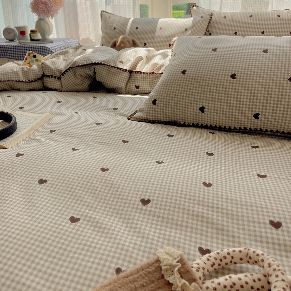 91家纺网 家纺一手货源 找家纺 瑞莱 2025开学季全棉印花贝壳边四件套 奶昔格