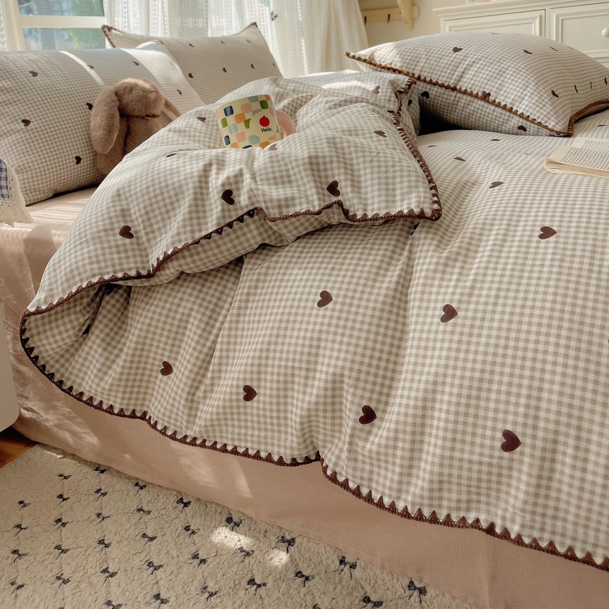 91家纺网 家纺一手货源 找家纺 瑞莱 2025开学季全棉印花贝壳边四件套 奶昔格