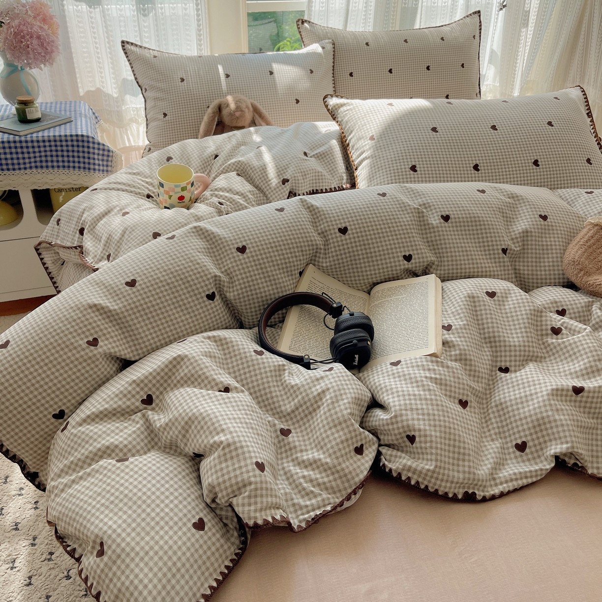 91家纺网 家纺一手货源 找家纺 瑞莱 2025开学季全棉印花贝壳边四件套 奶昔格