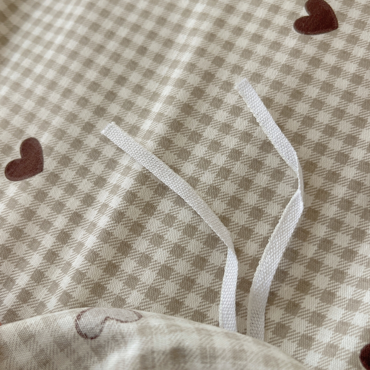 91家纺网 家纺一手货源 找家纺 瑞莱 2025开学季全棉印花贝壳边四件套 奶昔格