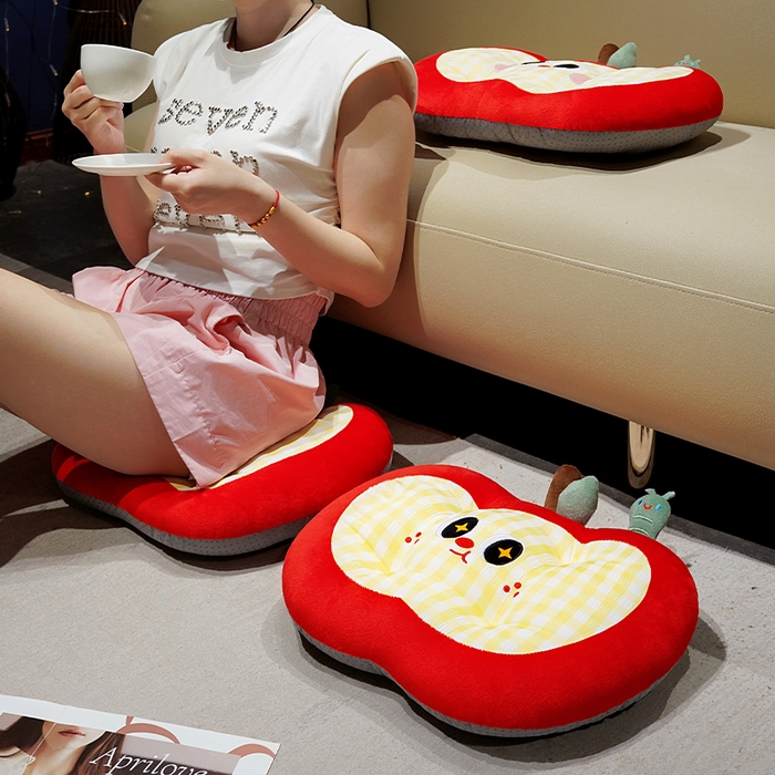 91家纺网 家纺一手货源 找家纺 （总）仟亿莱 2025新款大眼格纹红苹果坐垫