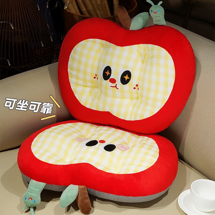 91家纺网 家纺一手货源 找家纺 仟亿莱 2025新款大眼格纹红苹果坐垫 呆萌格纹红苹果