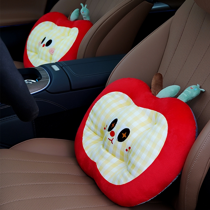 91家纺网 家纺一手货源 找家纺 仟亿莱 2025新款大眼格纹红苹果坐垫 俏皮格纹红苹果