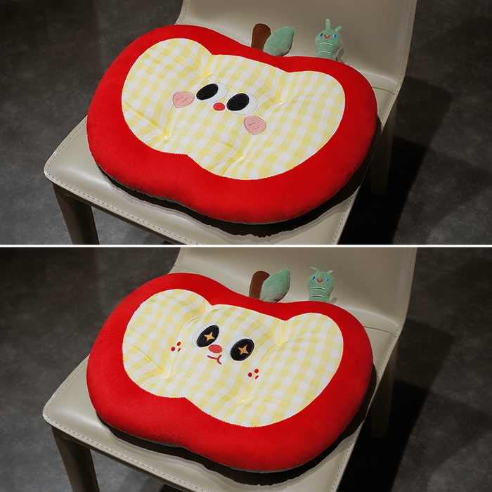 91家纺网 家纺一手货源 找家纺 仟亿莱 2025新款大眼格纹红苹果坐垫 俏皮格纹红苹果