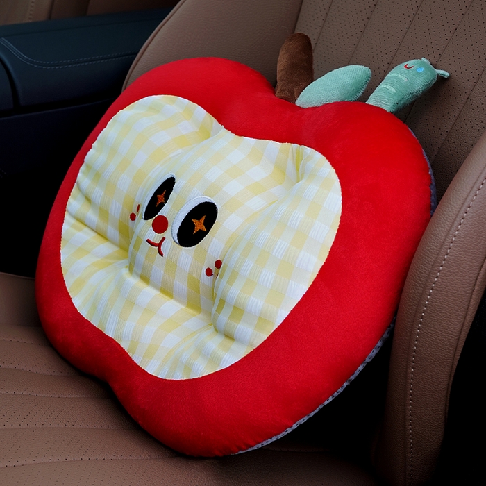 91家纺网 家纺一手货源 找家纺 仟亿莱 2025新款大眼格纹红苹果坐垫 俏皮格纹红苹果