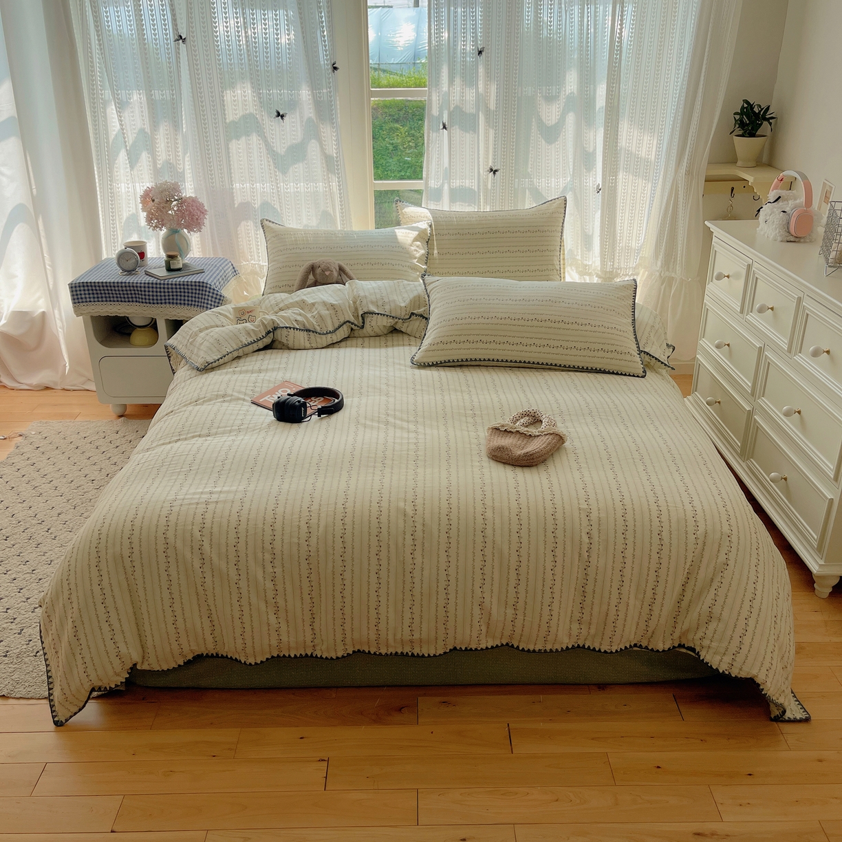 91家纺网 家纺一手货源 找家纺 瑞莱 2025开学季全棉印花贝壳边四件套 夏有乔木