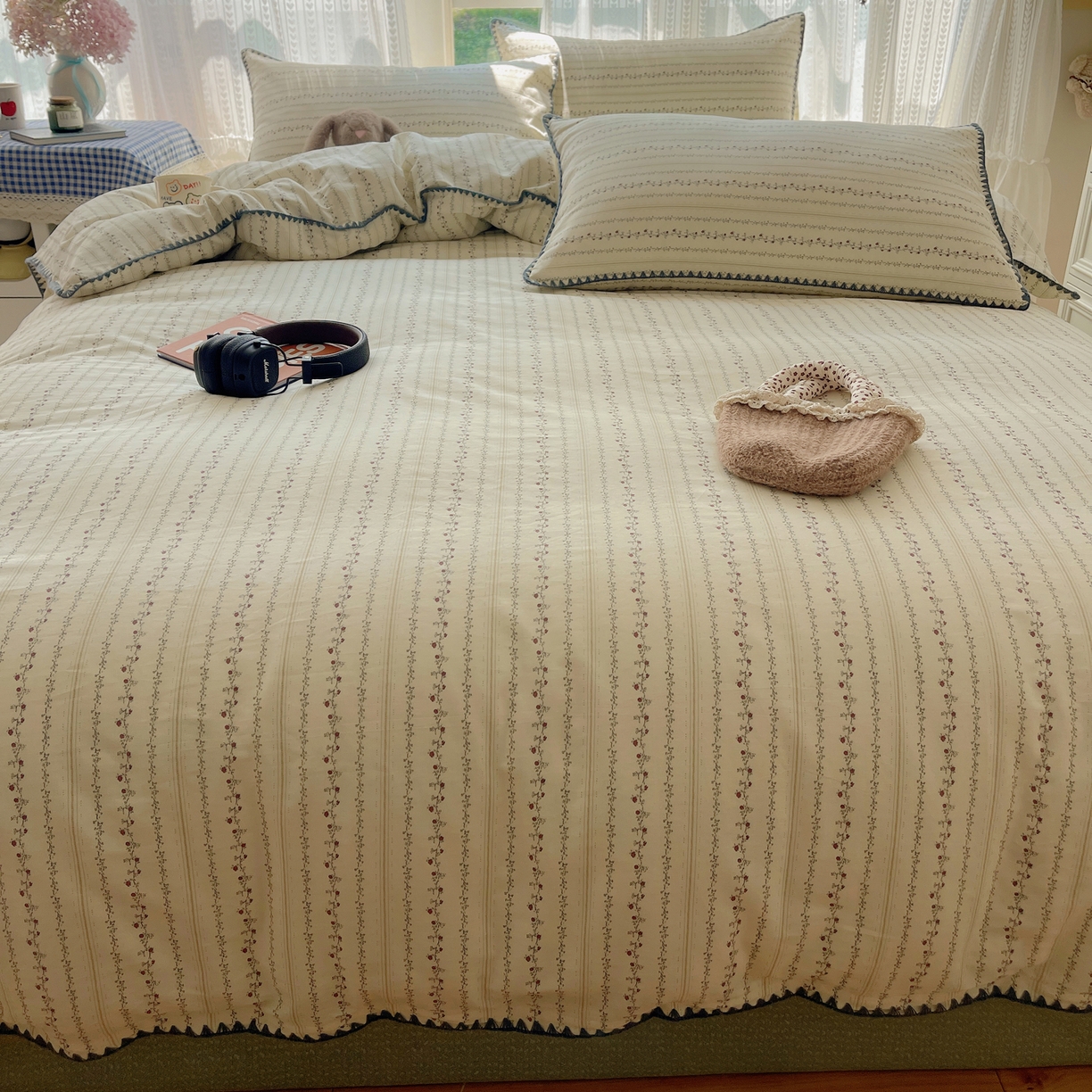 91家纺网 家纺一手货源 找家纺 瑞莱 2025开学季全棉印花贝壳边四件套 夏有乔木