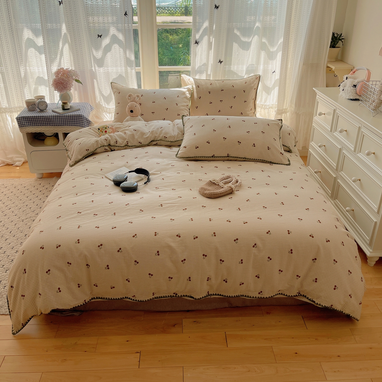 91家纺网 家纺一手货源 找家纺 瑞莱 2025开学季全棉印花贝壳边四件套 樱姿-米