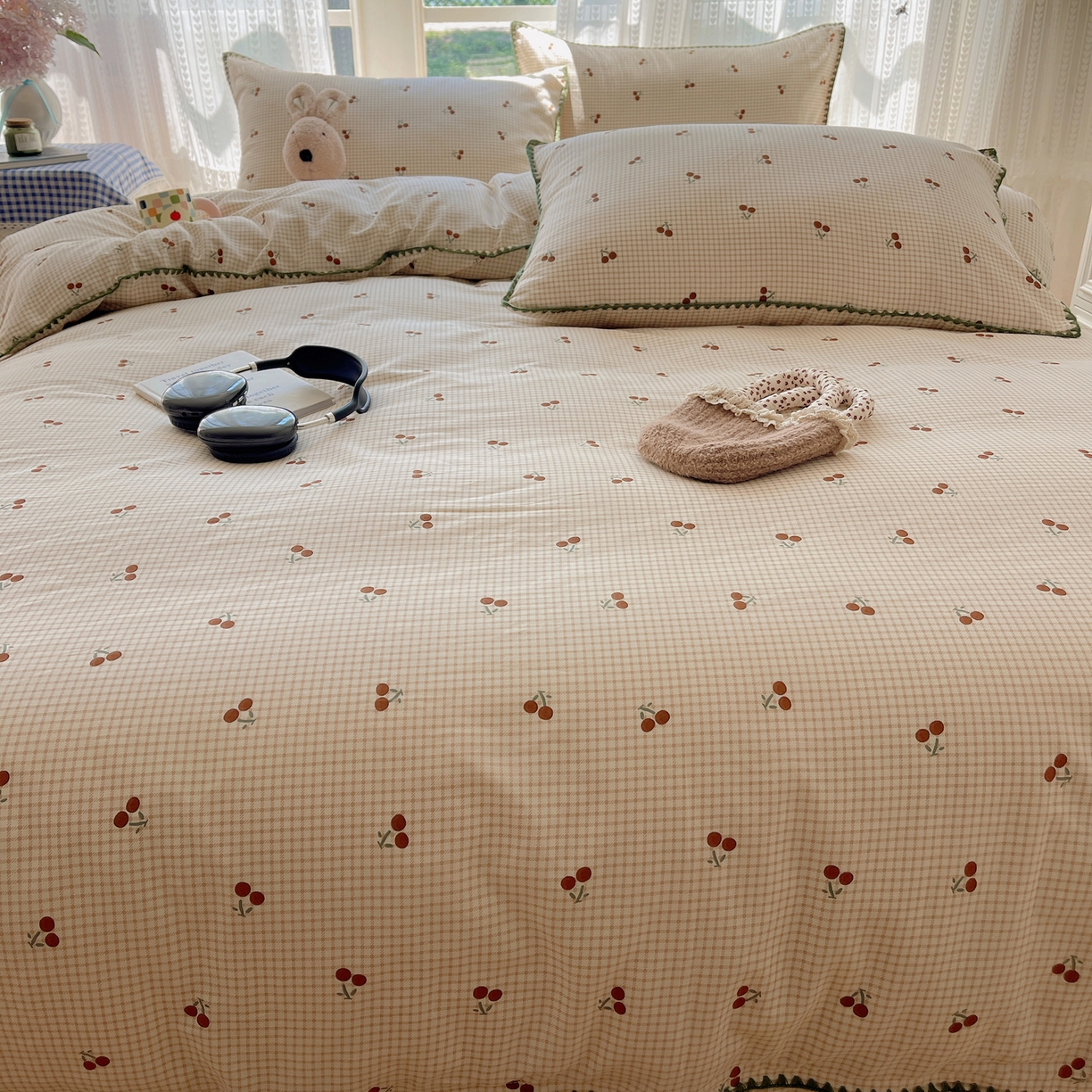 91家纺网 家纺一手货源 找家纺 瑞莱 2025开学季全棉印花贝壳边四件套 樱姿-米