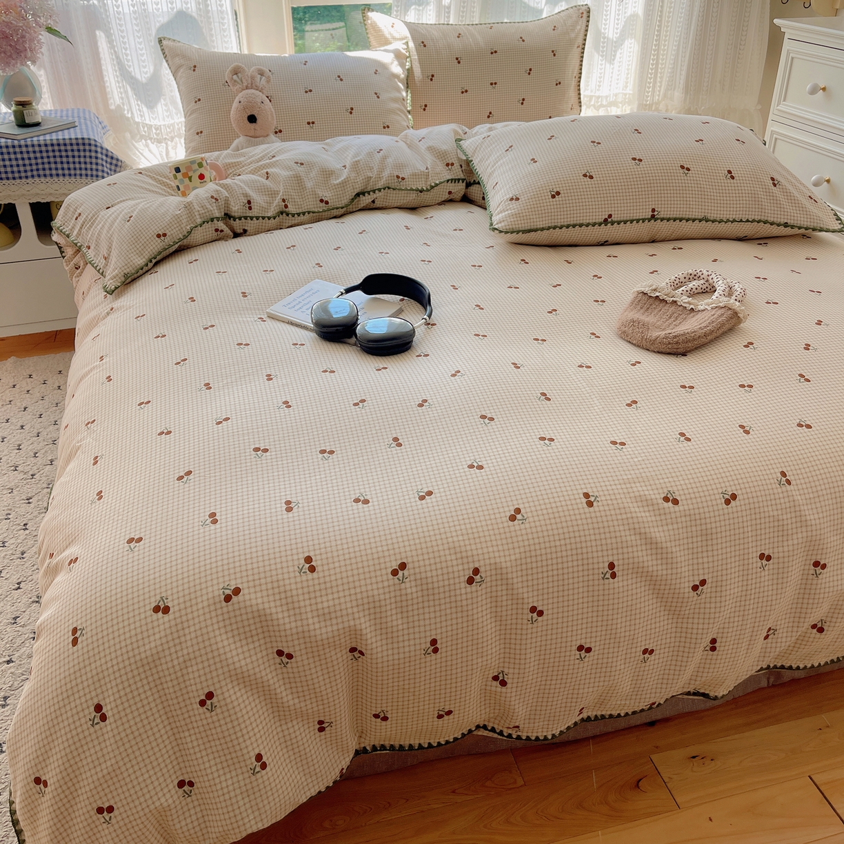 91家纺网 家纺一手货源 找家纺 瑞莱 2025开学季全棉印花贝壳边四件套 樱姿-米