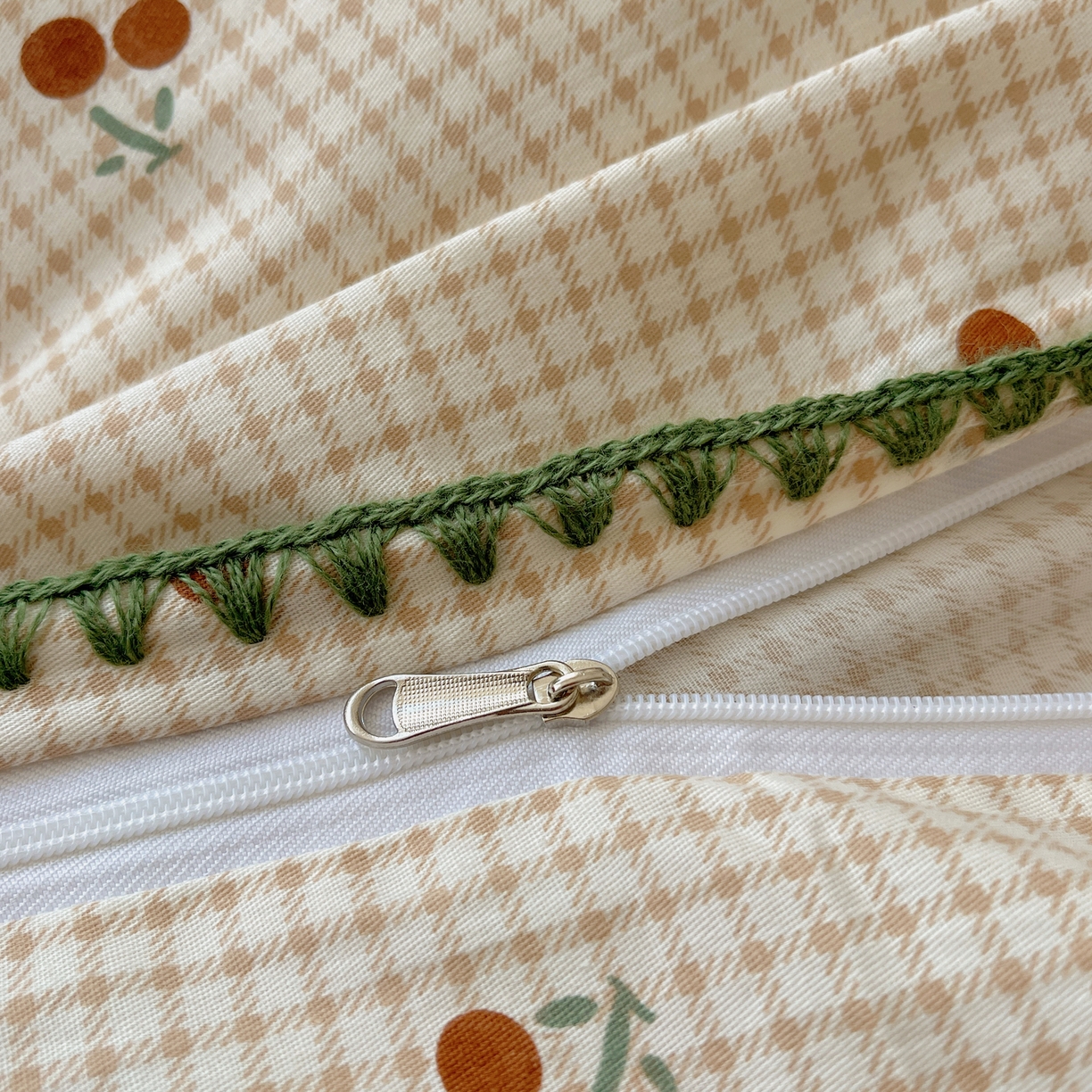 91家纺网 家纺一手货源 找家纺 瑞莱 2025开学季全棉印花贝壳边四件套 樱姿-米