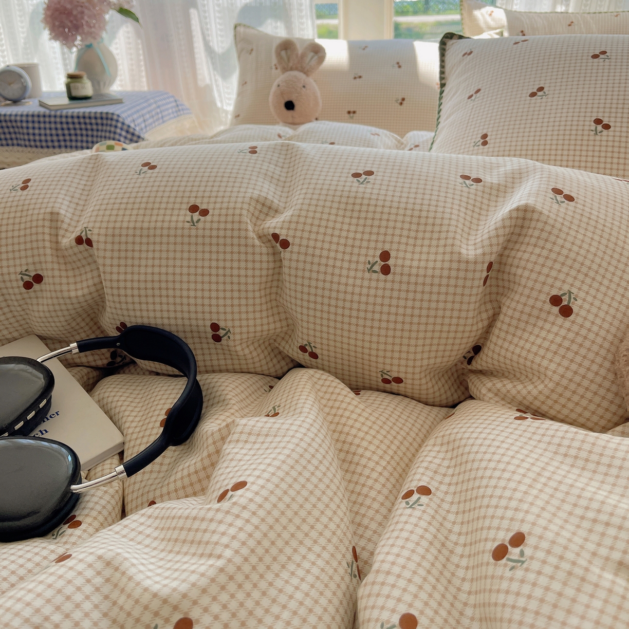 91家纺网 家纺一手货源 找家纺 瑞莱 2025开学季全棉印花贝壳边四件套 樱姿-米