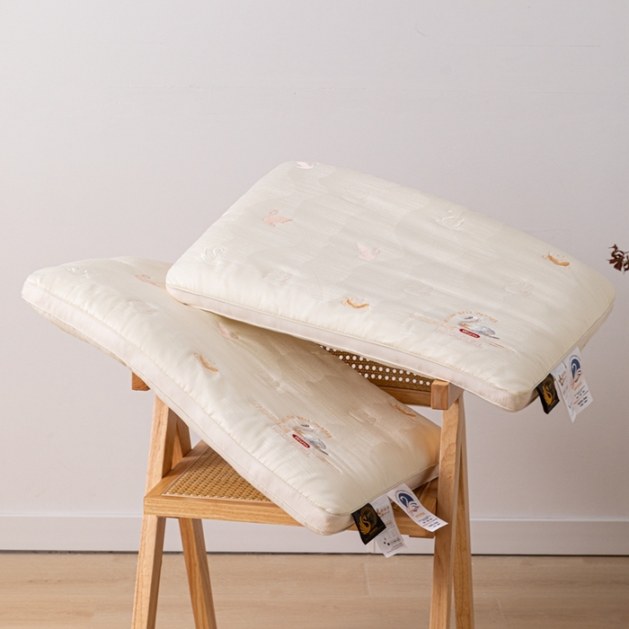 91家纺网 家纺一手货源 找家纺 （总）爱尚家枕芯 2025新款天丝刺绣护颈低枕枕（天鹅）