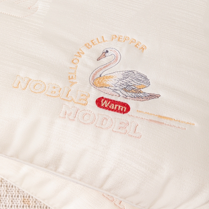 91家纺网 家纺一手货源 找家纺 （总）爱尚家枕芯 2025新款天丝刺绣护颈低枕枕（天鹅）