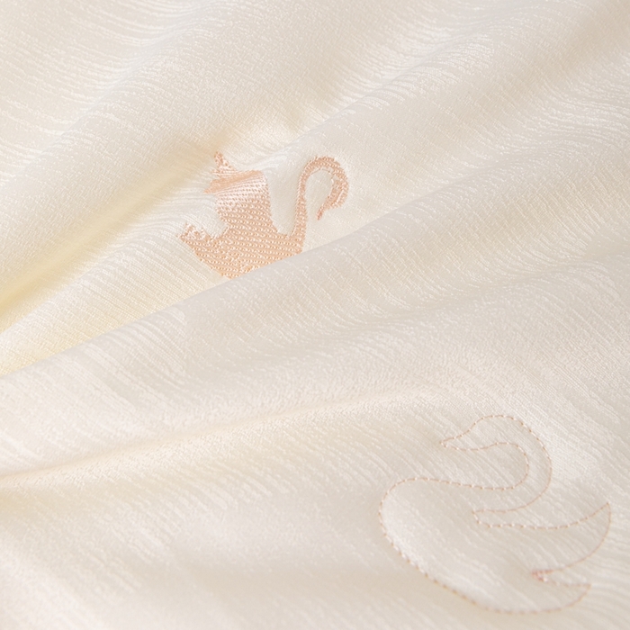 91家纺网 家纺一手货源 找家纺 （总）爱尚家枕芯 2025新款天丝刺绣护颈低枕枕（天鹅）