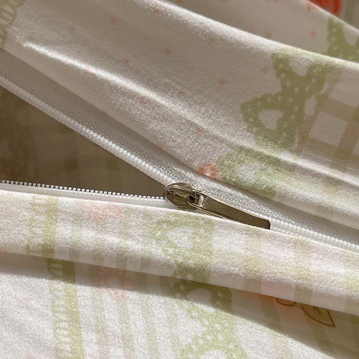 91家纺网 家纺一手货源 找家纺 芷凡家纺 2025新款水洗棉双层纱四件套 亲亲草莓