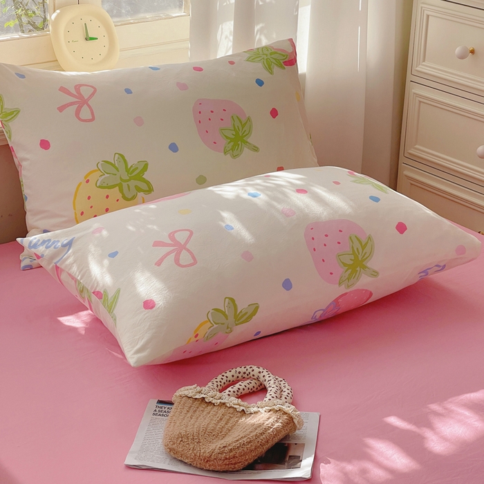 91家纺网 家纺一手货源 找家纺 芷凡家纺 2025新款水洗棉双层纱四件套 草莓布丁