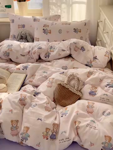 91家纺网 家纺一手货源 找家纺 芷凡家纺 2025新款水洗棉双层纱四件套 熊宝乐园