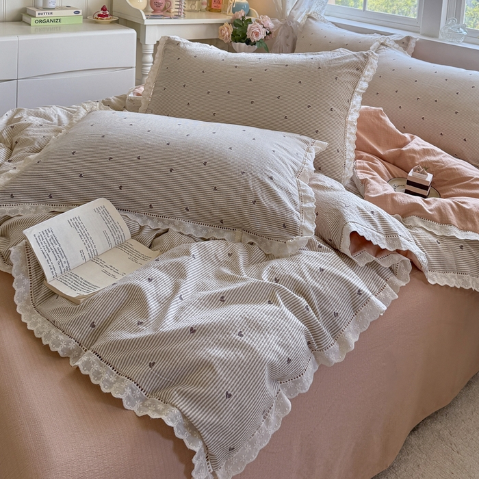 91家纺网 家纺一手货源 找家纺 Mata蔓塔家 2025新款云感双层纱全棉镂空花边四件套 咖啡豆