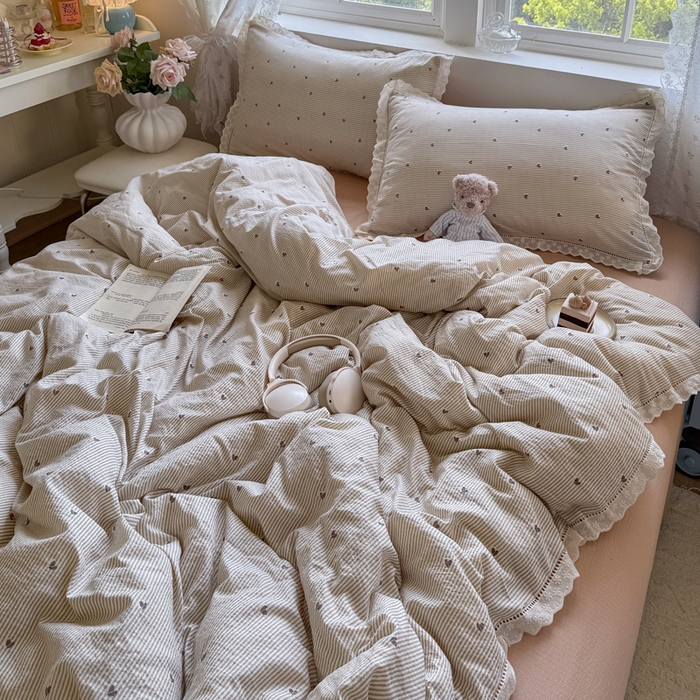 91家纺网 家纺一手货源 找家纺 Mata蔓塔家 2025新款云感双层纱全棉镂空花边四件套 咖啡豆