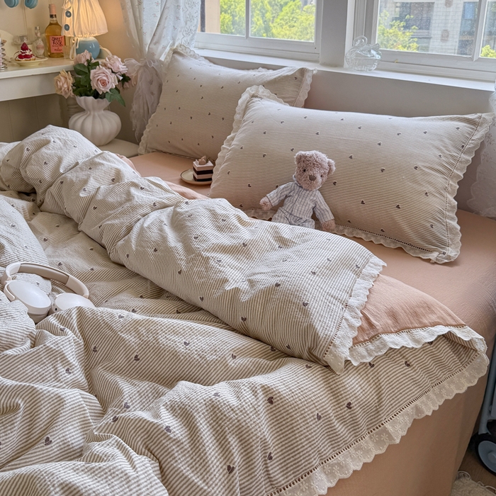 91家纺网 家纺一手货源 找家纺 Mata蔓塔家 2025新款云感双层纱全棉镂空花边四件套 咖啡豆