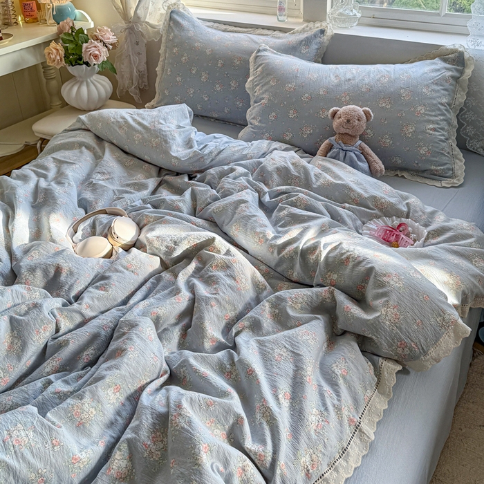 91家纺网 家纺一手货源 找家纺 Mata蔓塔家 2025新款云感双层纱全棉镂空花边四件套 蓝风铃