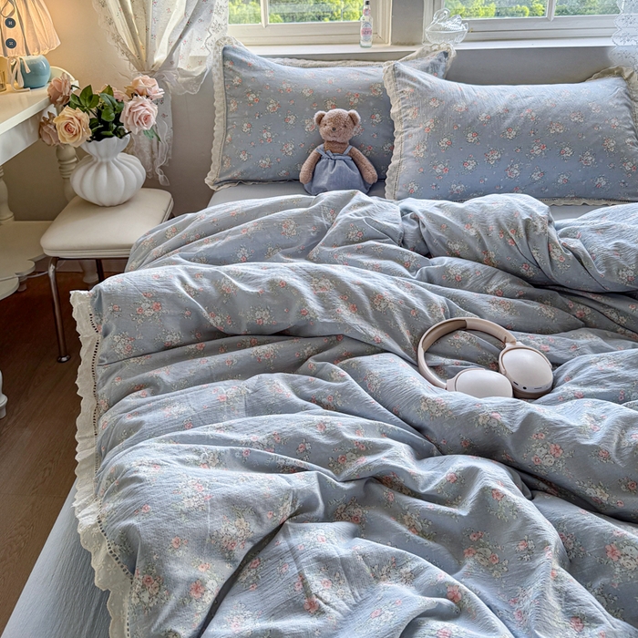 91家纺网 家纺一手货源 找家纺 Mata蔓塔家 2025新款云感双层纱全棉镂空花边四件套 蓝风铃