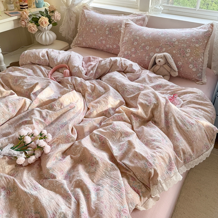 91家纺网 家纺一手货源 找家纺 Mata蔓塔家 2025新款云感双层纱全棉镂空花边四件套 落樱小屋