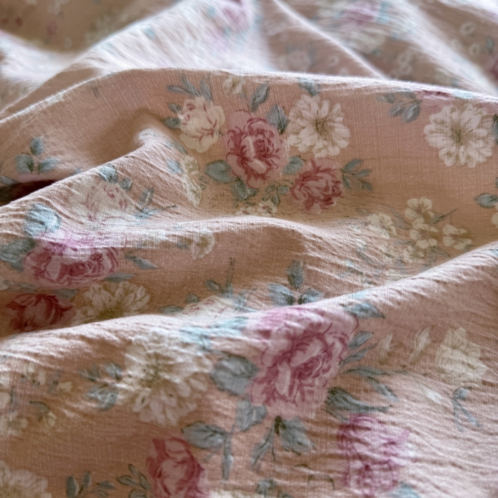 91家纺网 家纺一手货源 找家纺 Mata蔓塔家 2025新款云感双层纱全棉镂空花边四件套 落樱小屋